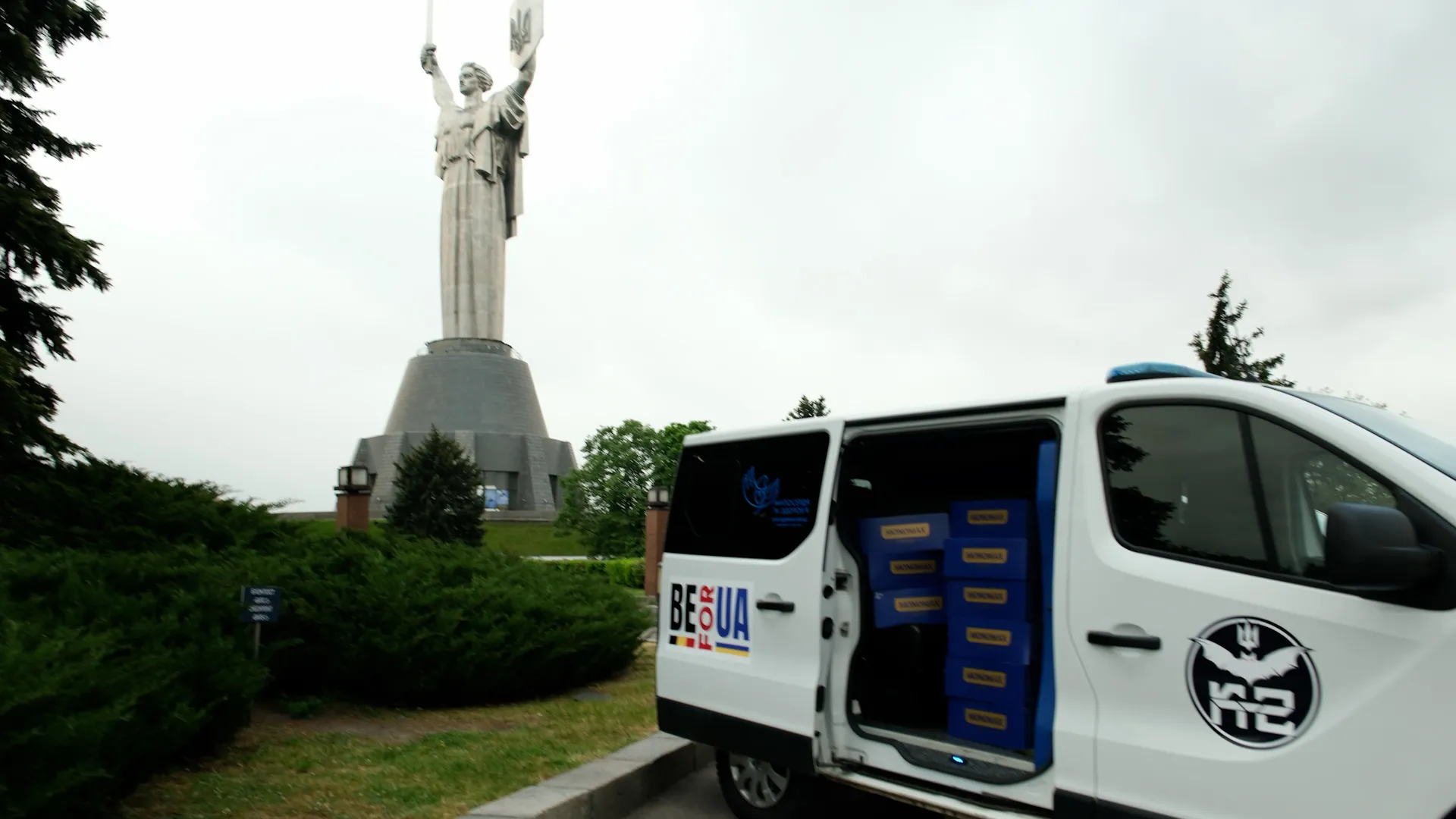 Компанія «Мономах» передала партію чаю для військових медиків — фото 17
